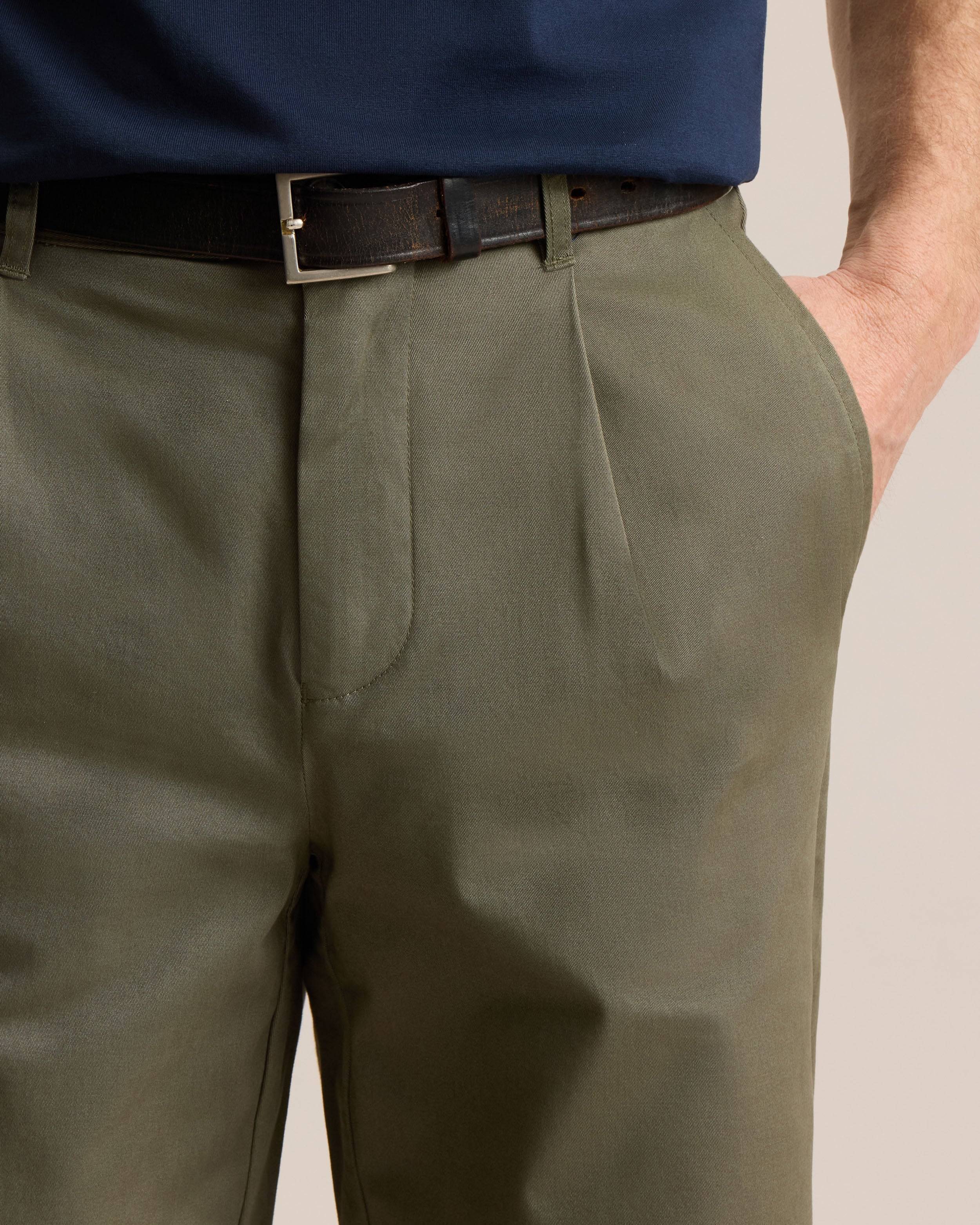 RELAXED PLEATED CHINO PANT - Image 4